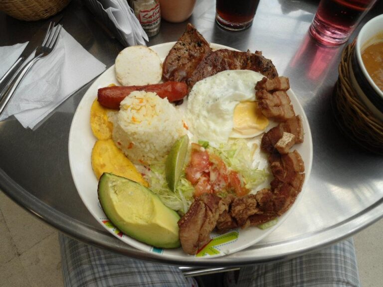 Bandeja Paisa é o “PF” colombiano e é fácil de fazer