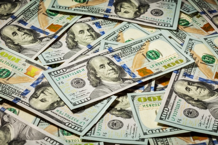 Dólar abaixo de R$ 5. Vai cair mais?