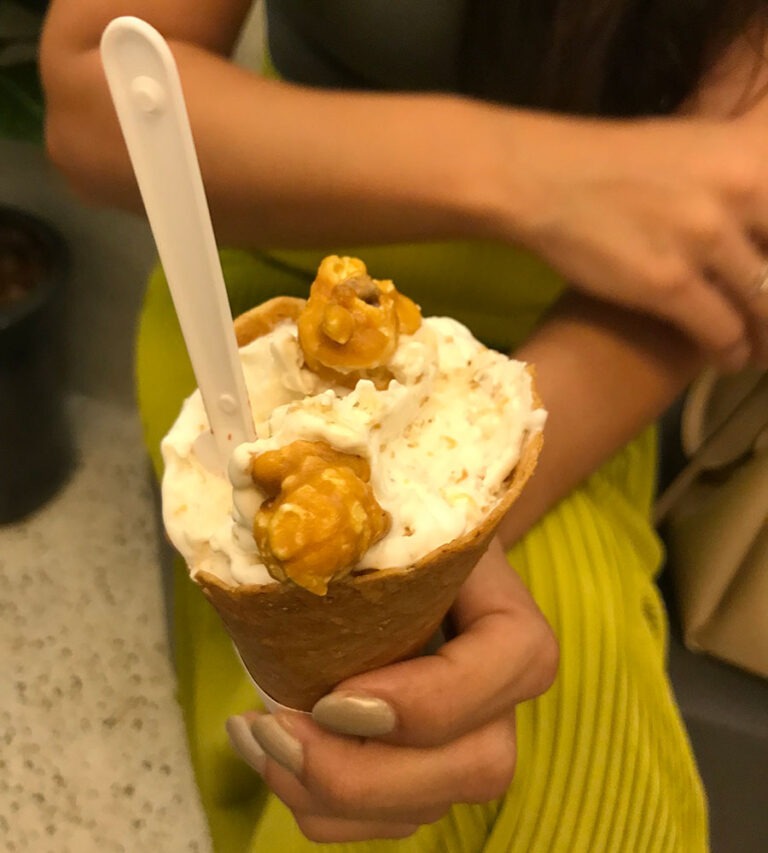 São Paulo: sorveteria diferente tem sorvete crocante com pipoca